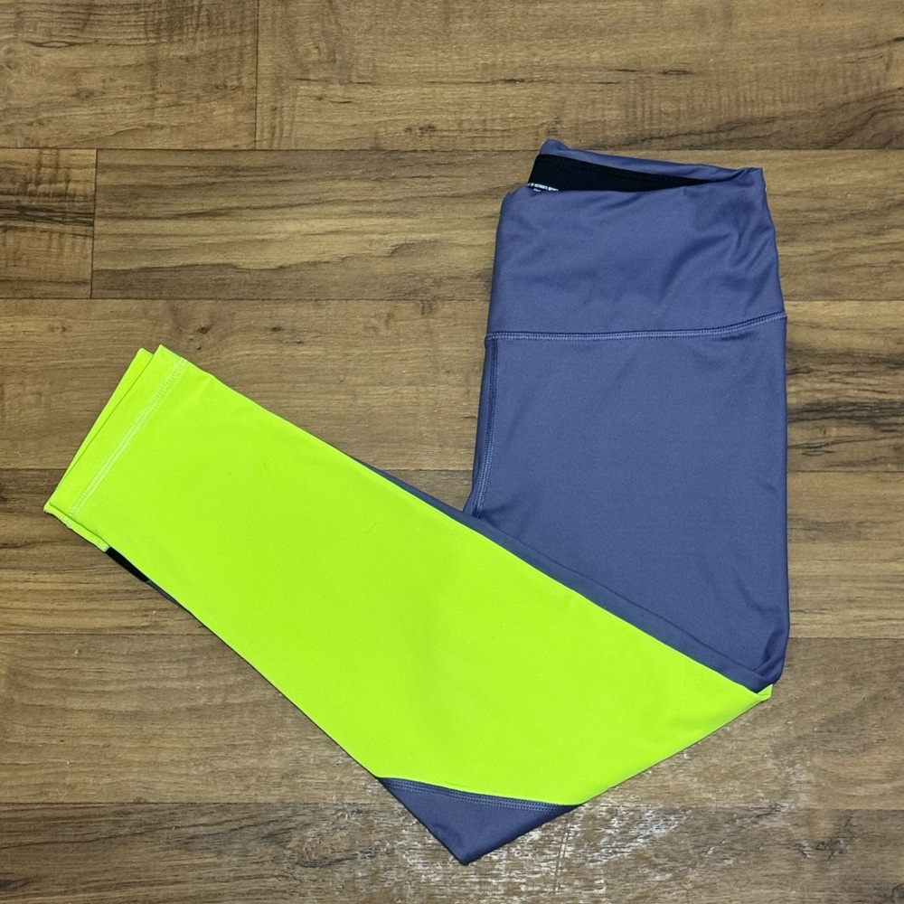 VSX Sport Knockout by Victoria Secret Capri Leggings